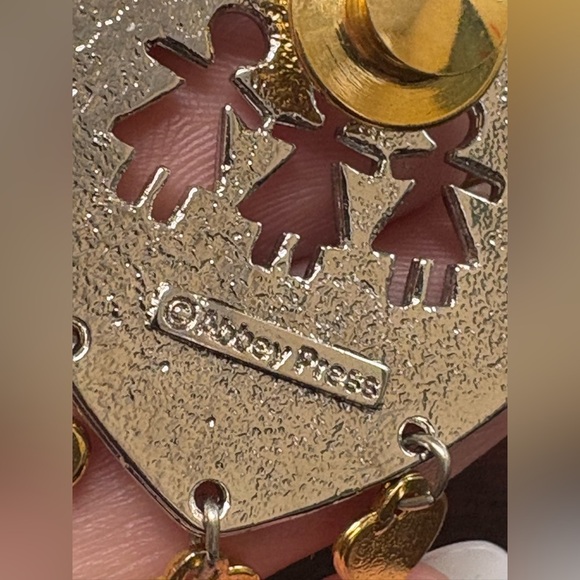 Three's a Charm! Brooch Dangling Hearts Silver & Gold Tone Signed Abbey Press. - Picture 4 of 6